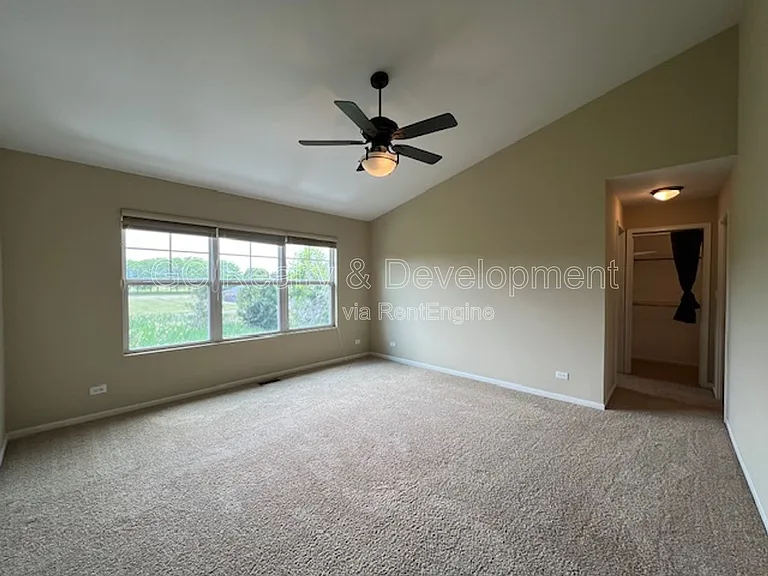 498 Grosvenor Ln — Photo 17