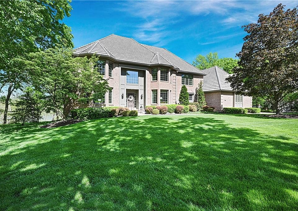 1st image of 60 W Dundee Ct