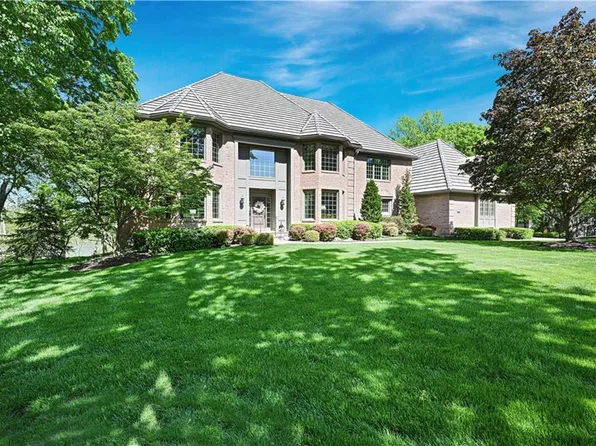60 W Dundee Ct, Village Of Loch Lloyd, MO 64012