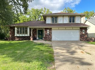 10069 Lincoln Ave, Clive, IA 50325