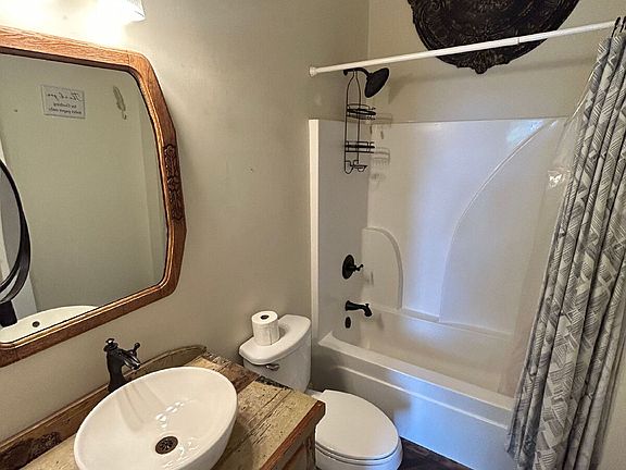5th image of 107 S Wayne St #2