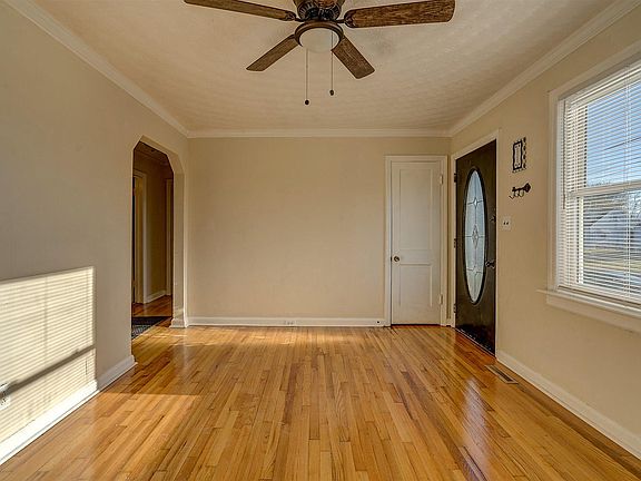 4th image of 2704 Cornell Dr NW