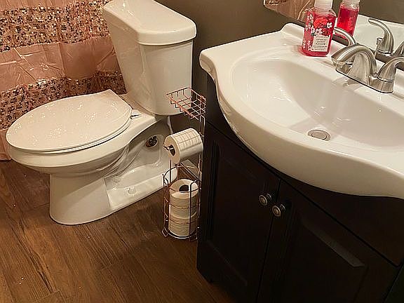 3rd image of 5526 Twin Oak Dr