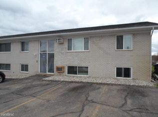 209 Summit Rdg APT A, White Lake, MI 48386