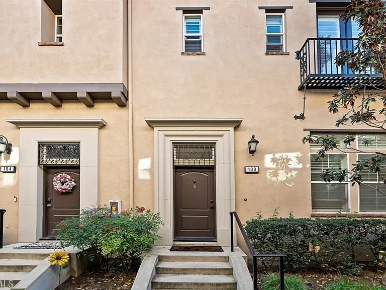 4433 Owens St — Photo 3