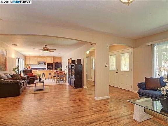 5th image of 32436 Nancy Ct