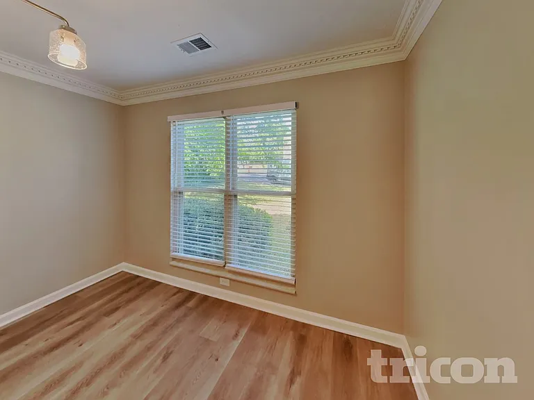 107 Charleston Ct — Photo 4
