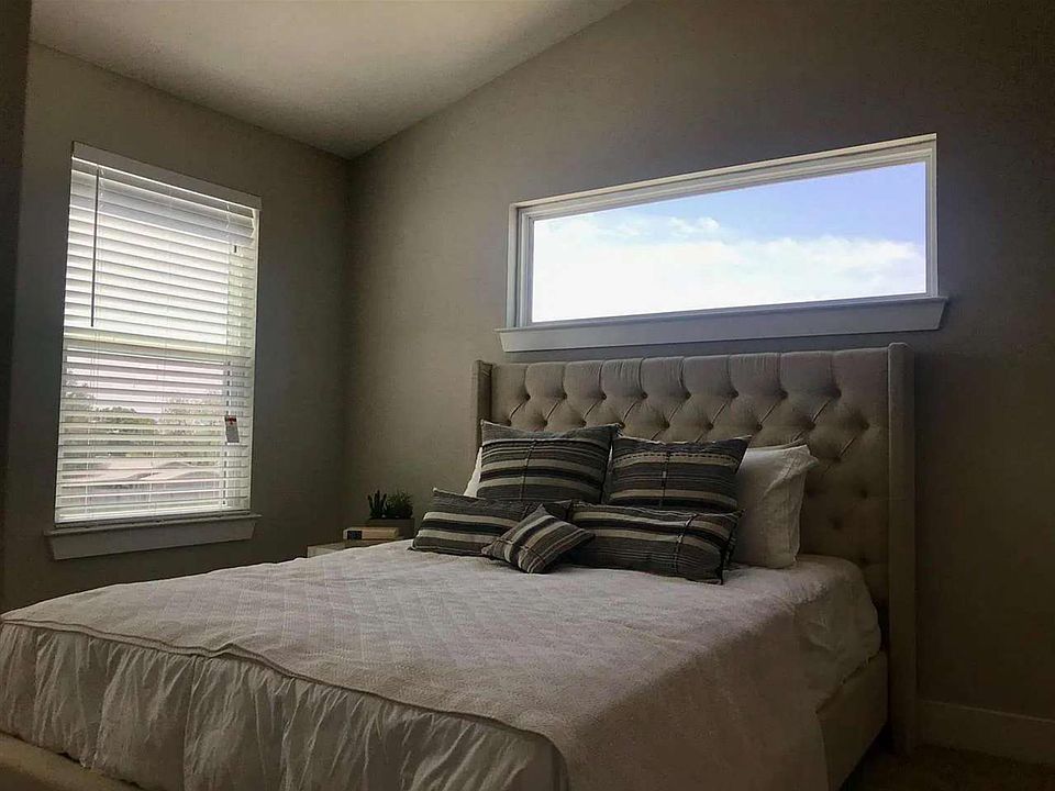 1st image of 301 S Hill St #10