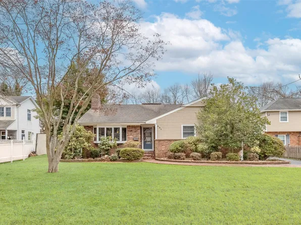 498 Kime Avenue, West Islip, NY 11795