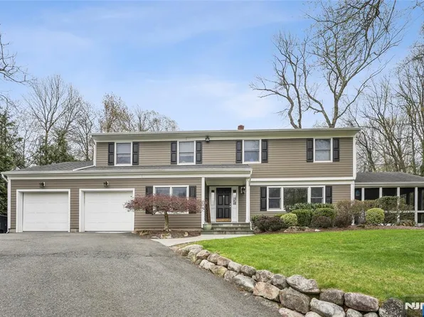 34 Glenmere Ter, Mahwah, NJ 07430