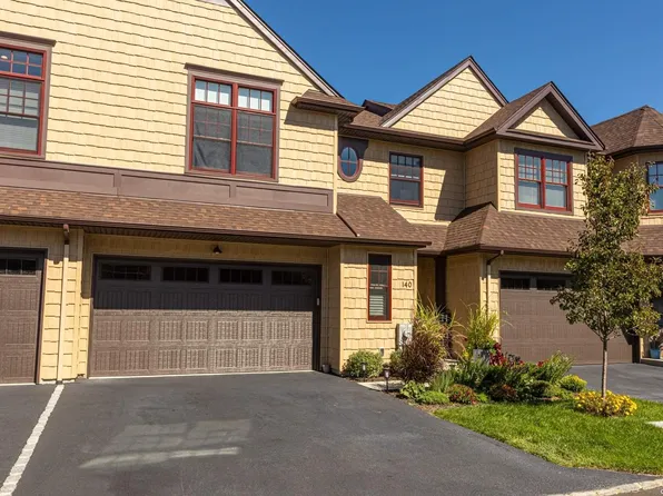 140 Johnnys Path #140, Bayport, NY 11705