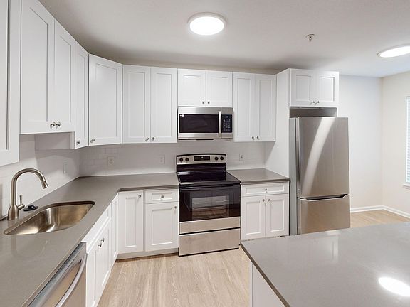 2nd image of 7 Cantril St #19-102