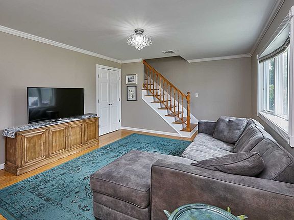 4th image of 2389 Willoughby Ave