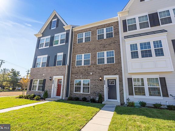 3rd image of 1830 Parham Way