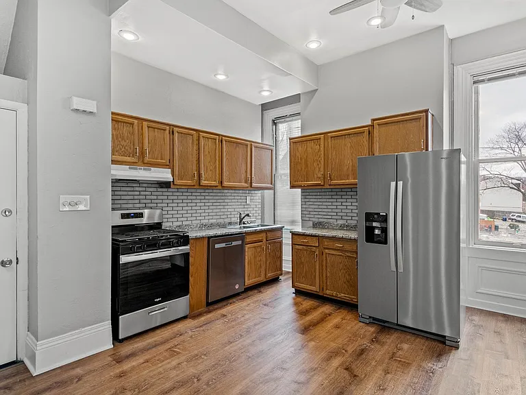 1137 Sheffield St — Photo 11