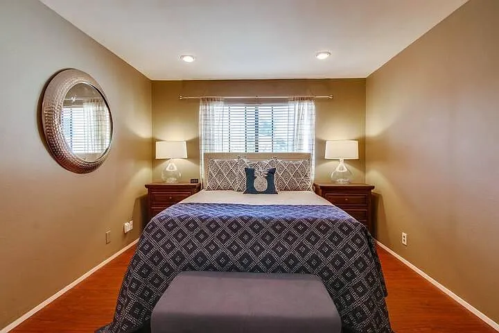 2 bed, 2.5 bath, 1272 sqft, $6,200 — Photo 4