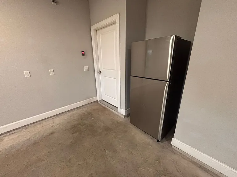 212 Willow Creek Ct — Photo 28