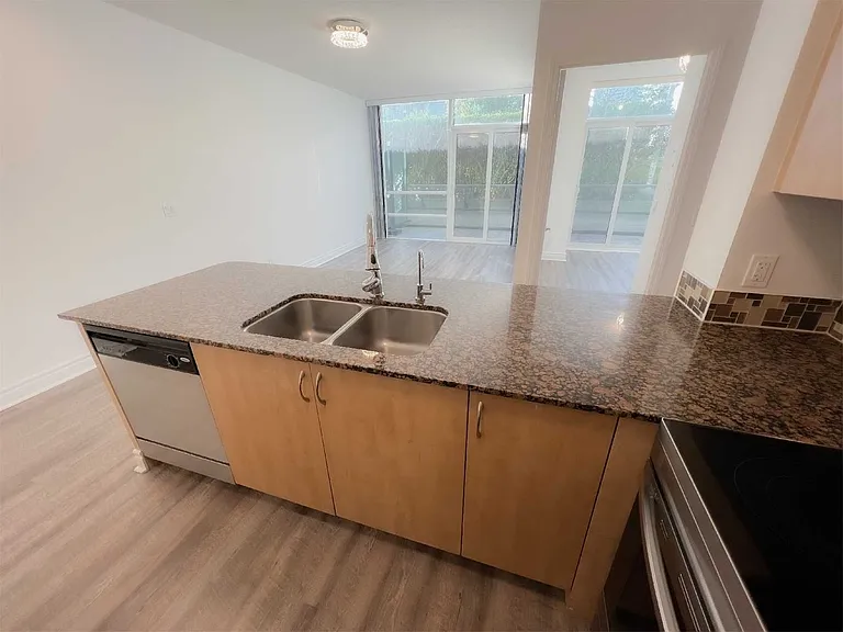 2240 Lake Shore Blvd W #309 — Photo 5