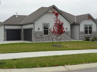 947 Ridge Dr, Lansing, KS 66043