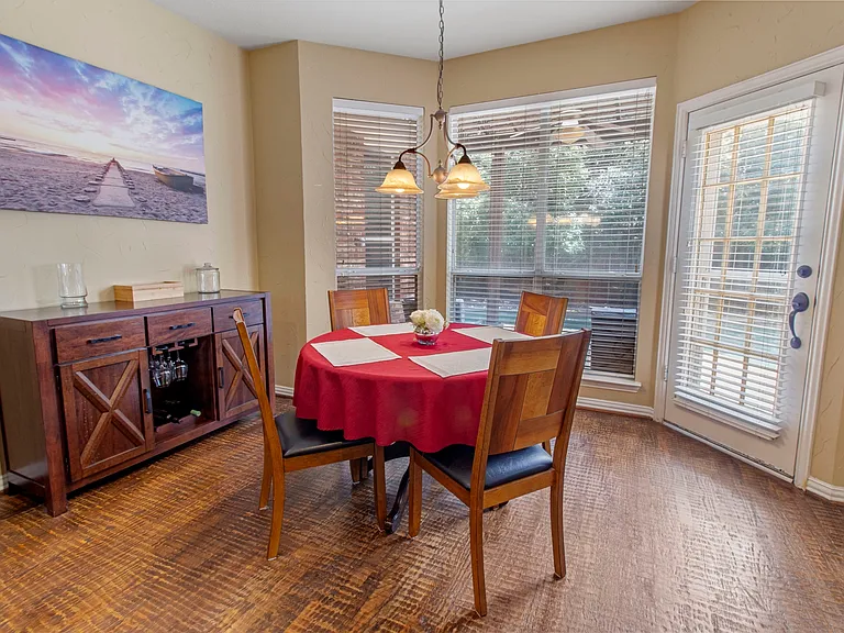 3705 Glenshannon Ln — Photo 6