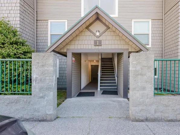 622 Farnham Rd #2, Gibsons, BC V0N 1V8