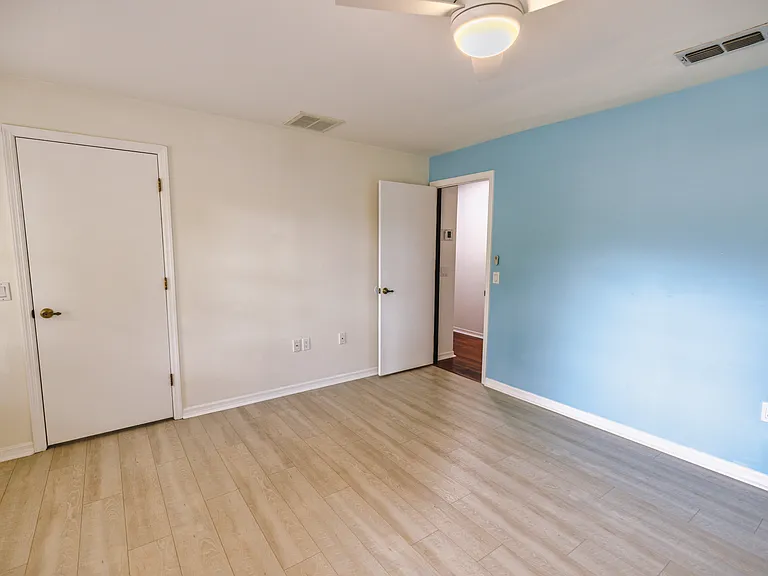 2119 Shady Oaks Dr — Photo 17