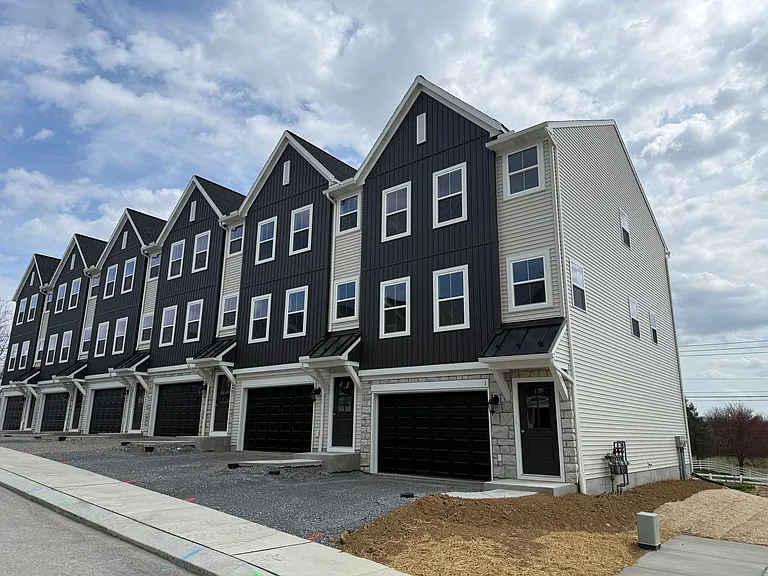 9 Meredith Way — Photo 1