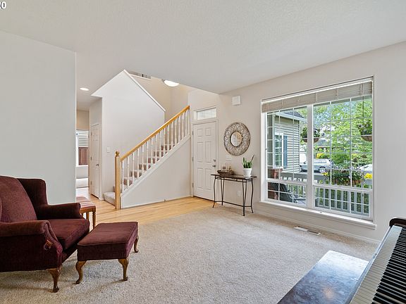 4th image of 2450 NE 10th Ave