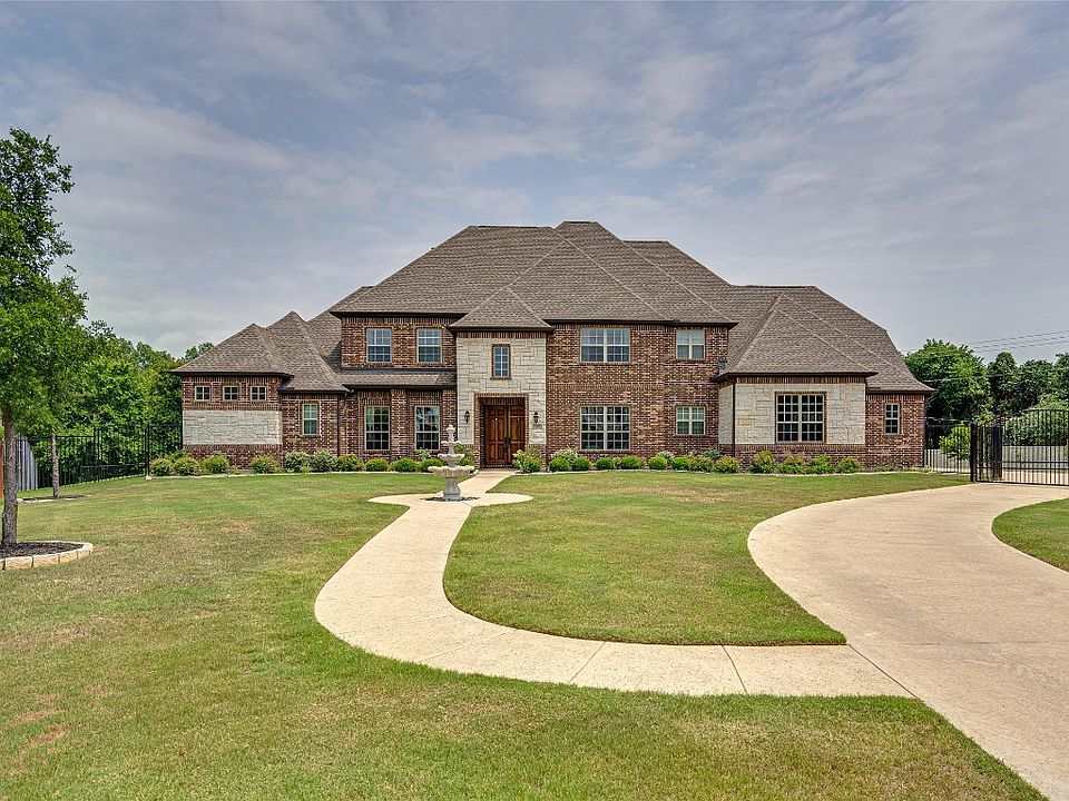 1st image of 701 Magnolia Cir
