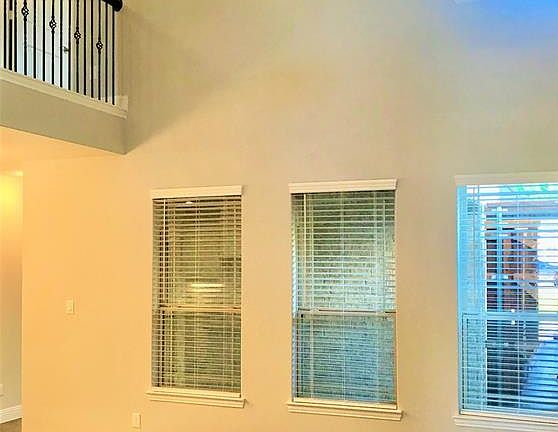 5th image of 401 Carnaby Ct