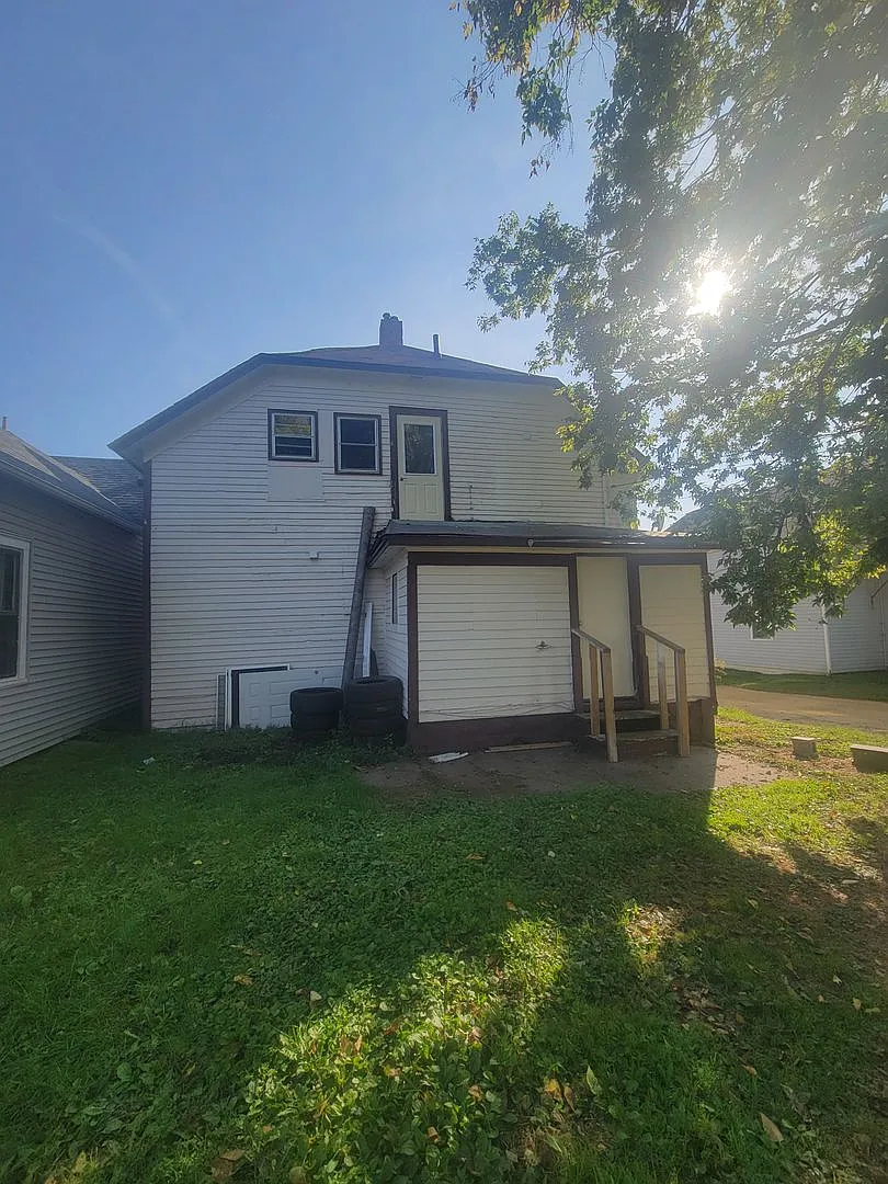736 Hobart St — Photo 2