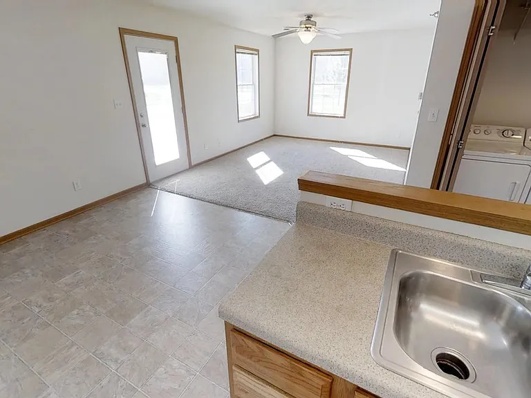 4215 Maricopa Dr — Photo 3