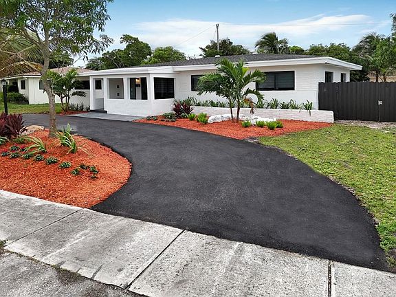 3rd image of 721 E Melrose Circle