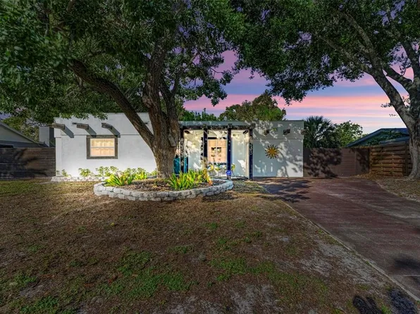 2533 E Milmar Dr, Sarasota, FL 34237