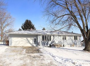 130 Hilltop Rd SW, Swisher, IA 52338