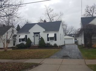 1587 Winchester Rd, Lyndhurst, OH 44124