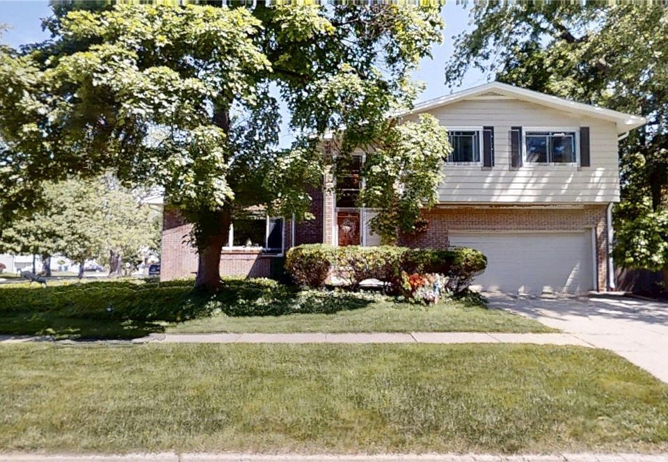1st image of 293 Burroughs Dr