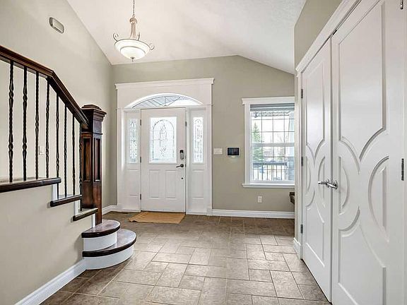 4th image of 105 E Lang Pl