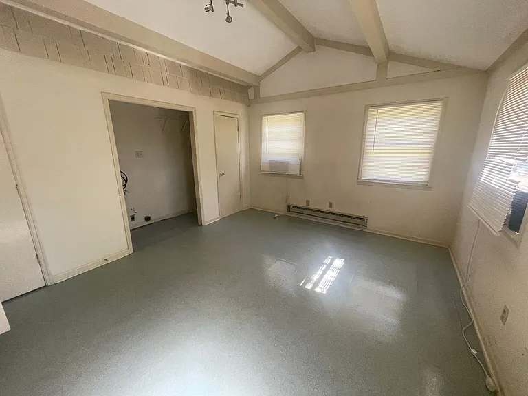 4902 Franklin Ave — Photo 11