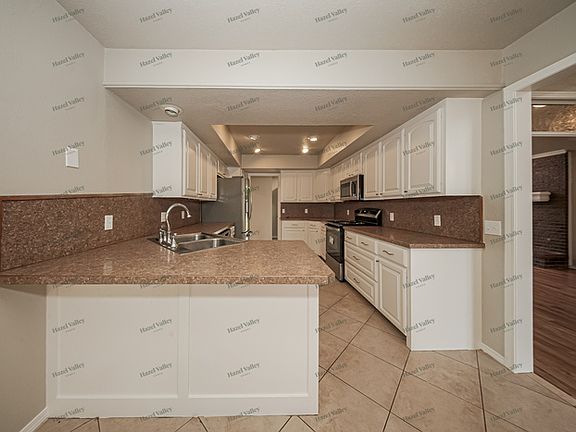 5th image of 1309 Pickford Ln