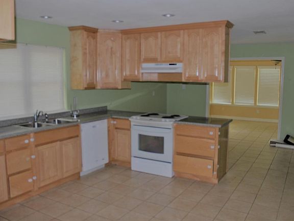 5th image of 6820 Pinehurst Dr