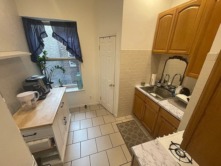 231 E 24th St #6D — Photo 11