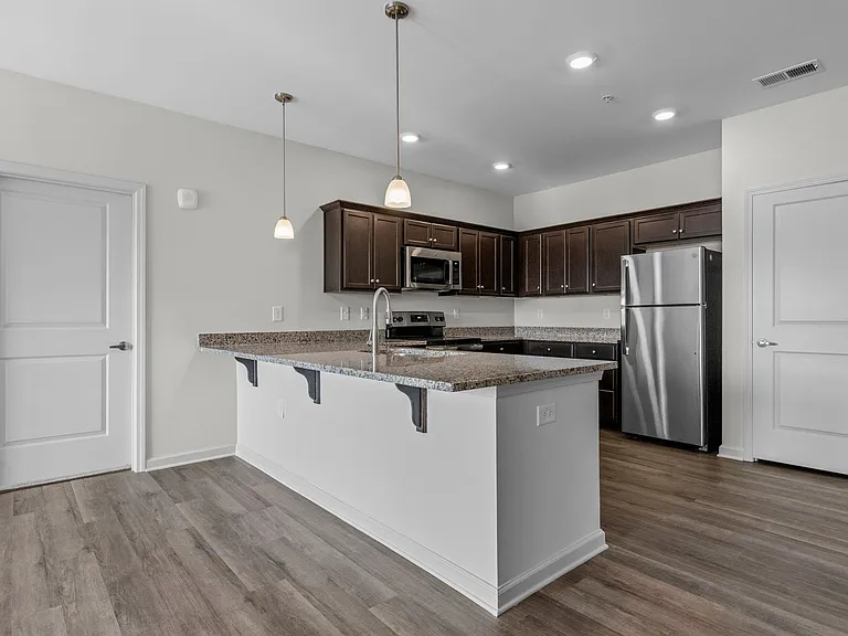 190 Grove Cir #301 — Photo 6