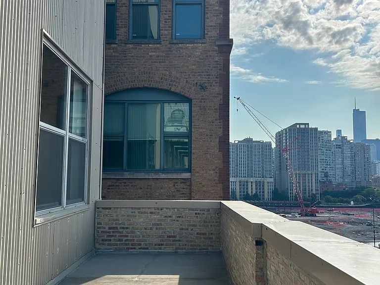 W Superior St — Photo 6