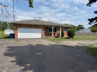 3040 W Hill Rd, Flint, MI 48507