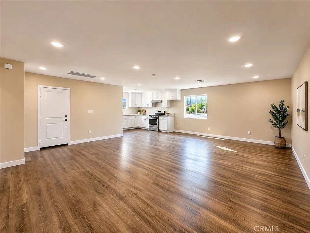 4 bed, 2039 sqft, $4,000 — Photo 3