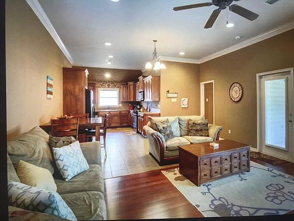 4th image of 103 Quiet Meadows Cir