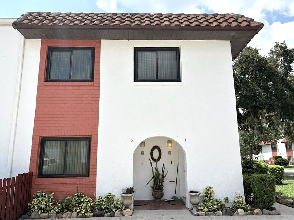 1st image of 910 Big Tree Rd APT 4-2