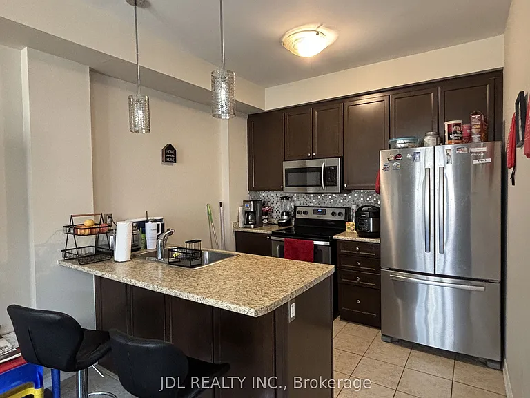 2435 Greenwich Dr #33 — Photo 9