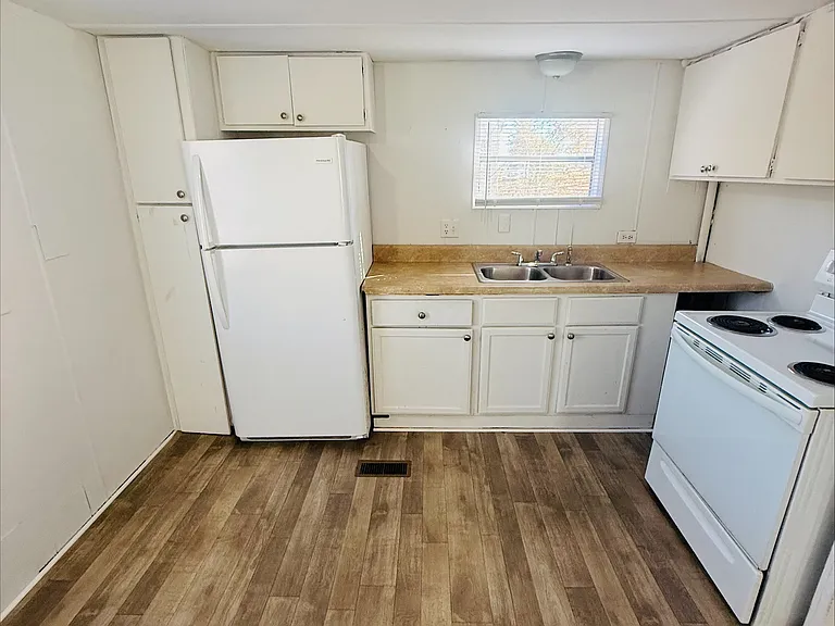 535 Rocwood Dr #8 — Photo 2